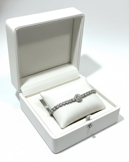 Sterling silver and Moissanite diamond Heart Bracelet, Certified 925 Silver and Moissanite. Tarnish free. Solid silver Chain, Ships with its certificate of authenticity.